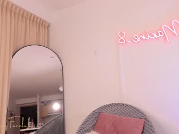 girl
        maxine_8 cam image #47124
