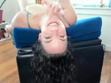 girl
        jonnynjune cam image #1411418