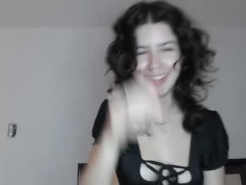 girl
        frenchava cam image #1878601