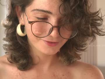 girl
        you_fell_in_love cam image #4937936