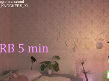 girl
        ella_knockers_xl cam image #6166663