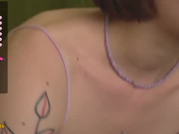 girl
        pure_purrr cam image #4481894