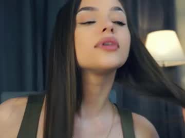 girl
        zarabeamer cam image #6814734