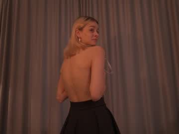 girl
        wanda_woman cam image #5202918