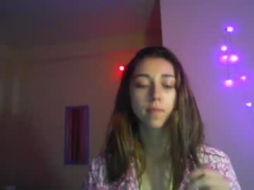 girl
        pink_veil cam image #1857989