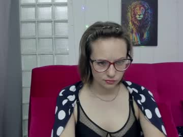 girl
        bright_lucy cam image #4906265