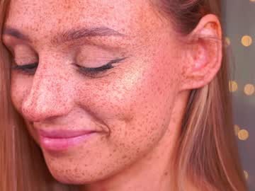 girl
        artease cam image #470535