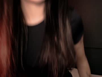 girl
        aimeclarks cam image #2730443