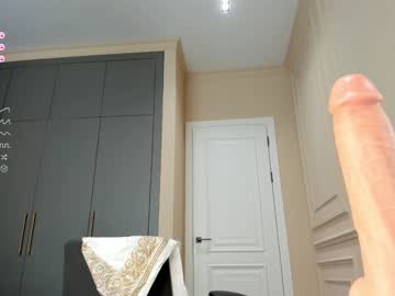 girl
        sweetfox_365 cam image #2327352