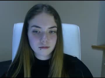 girl
        zoey_deuttch cam image #842842