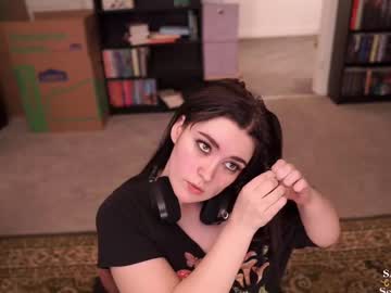 girl
        serareads cam image #6156872