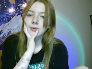 girl
        lillygoodgirl cam image #1873117