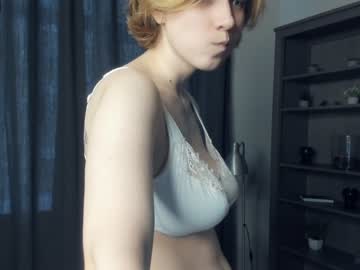 girl
        kristi_moss cam image #2810966