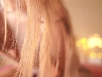 girl
        annrainbow cam image #698065