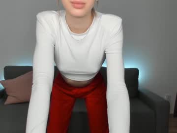 girl
        holly____ cam image #655820