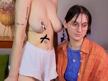 couple
        jitoon_exe cam image #5233500