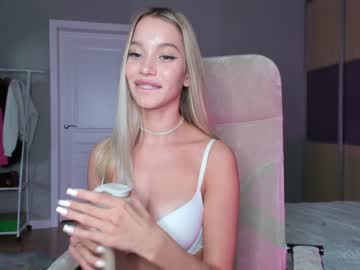 girl
        honeybae3 cam image #116499