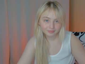 girl
        shy_blondiee cam image #824878