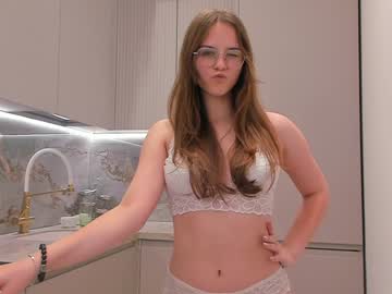 girl
        dream_beam cam image #5942313