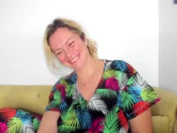 girl
        kiradivine cam image #197671