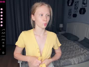 girl
        dexterity_of_love cam image #5075883