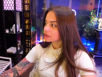 girl
        alma_pearl cam image #1733528
