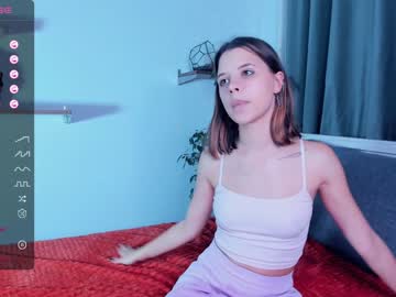 girl
        _night_moon_ cam image #2992640