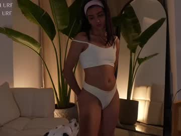 girl
        ellelure_ cam image #6772876