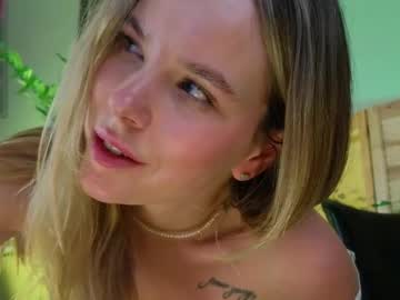 girl
        milly_shy cam image #6458374