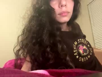 girl
        prettybabybrat cam image #5374287