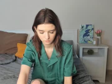 girl
        roseblanche2k cam image #3180172