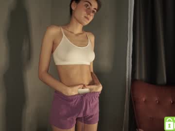 girl
        tessarosse_ cam image #1468089