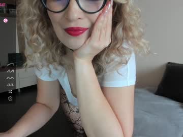 girl
        emilymilf__ cam image #2802696