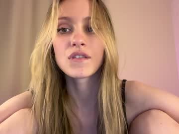 girl
        fflloowweerr cam image #5611994