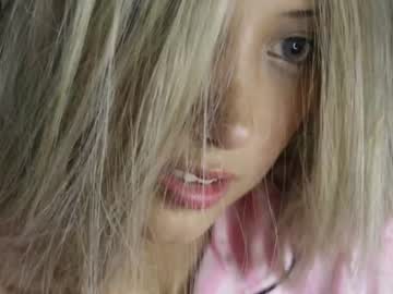 girl
        wendy_daniela cam image #2404998