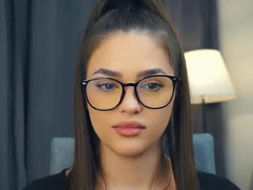 girl
        zarabeamer cam image #6813247