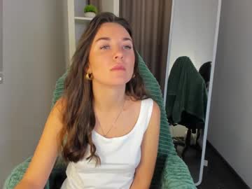 girl
        aerolady cam image #5130358