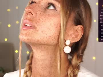 girl
        artease cam image #2674522