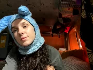 couple
        roocloo cam image #5392175