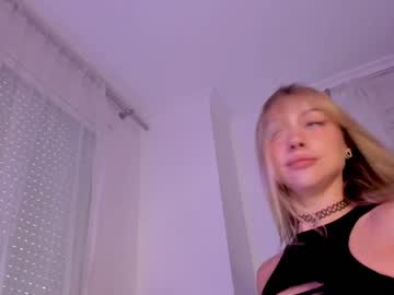 girl
        mynameisnikki cam image #2220622