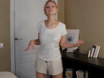 girl
        sheenagambell cam image #6898464