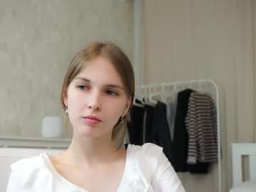 girl
        hildgaillard cam image #6741311