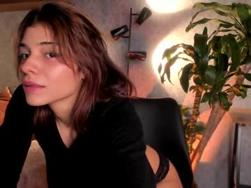 girl
        yourcutemolly cam image #2010975