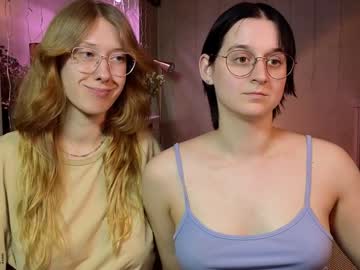 couple
        jitoon_exe cam image #4975002