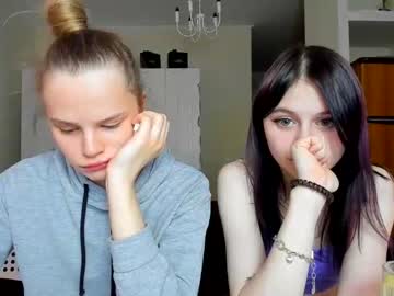 couple
        sophie_and_rachelss cam image #771750