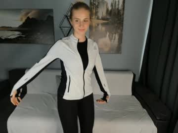 girl
        shewell cam image #6413965