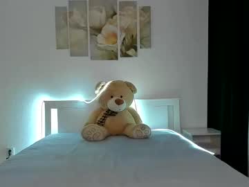 girl
        holly____ cam image #325094