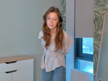 girl
        cwenhardey cam image #5753461