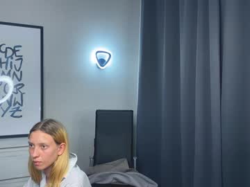 girl
        wildacast cam image #5715939