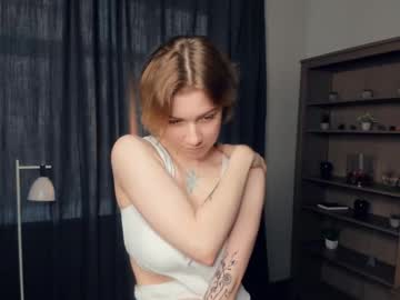 girl
        kristi_moss cam image #2760167